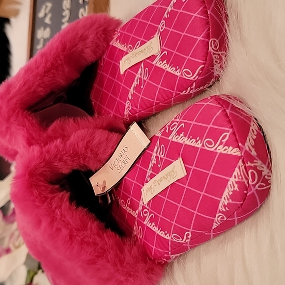 NWT Victoria's Secret Fur Trimmed Large Slipper Hot Pink 🔥 ❤️  Fisnet pattern - Picture 2 of 8